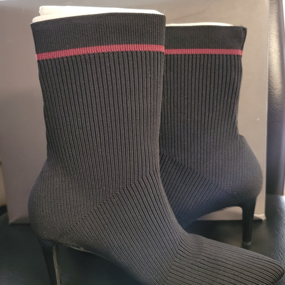 Vince Camuto Roreeta pull-on stretch boots.  Super cute.  On trend. - Picture 2 of 3